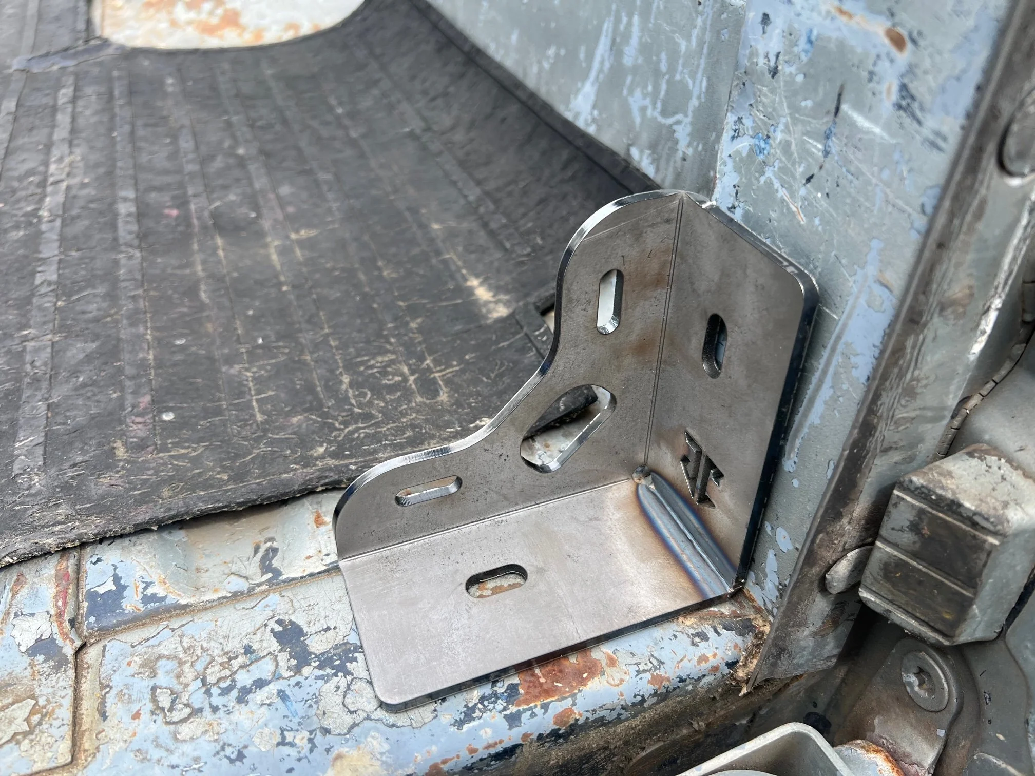 Ford 80-97 F-Series Mini Bed Stiffeners/Tie downs - Image 4