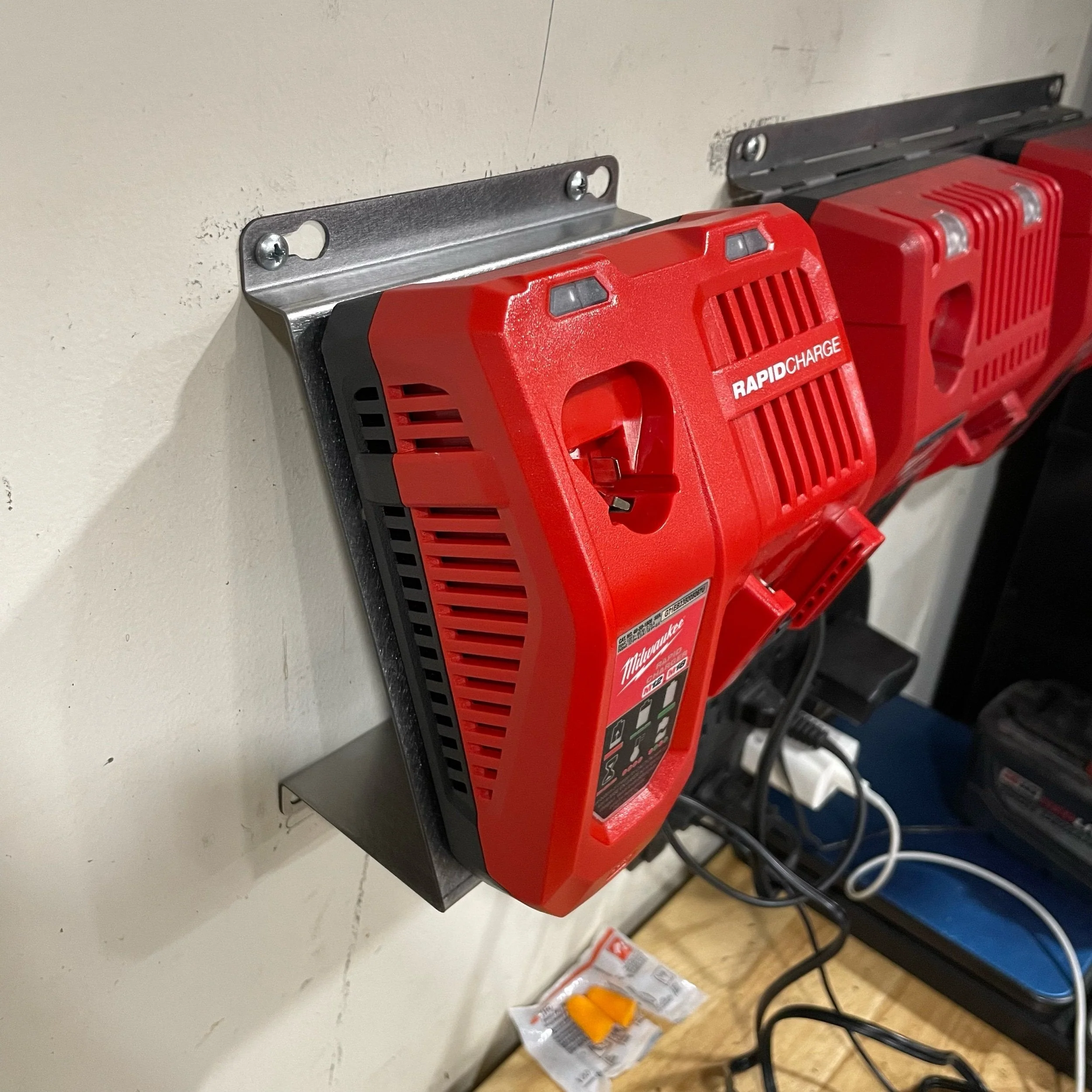 Milwaukee Single M18 M12 Rapid Battery Charger Wall Mount Plate 20 Degree Angle For Van Truck Shop Contractor - Image 3