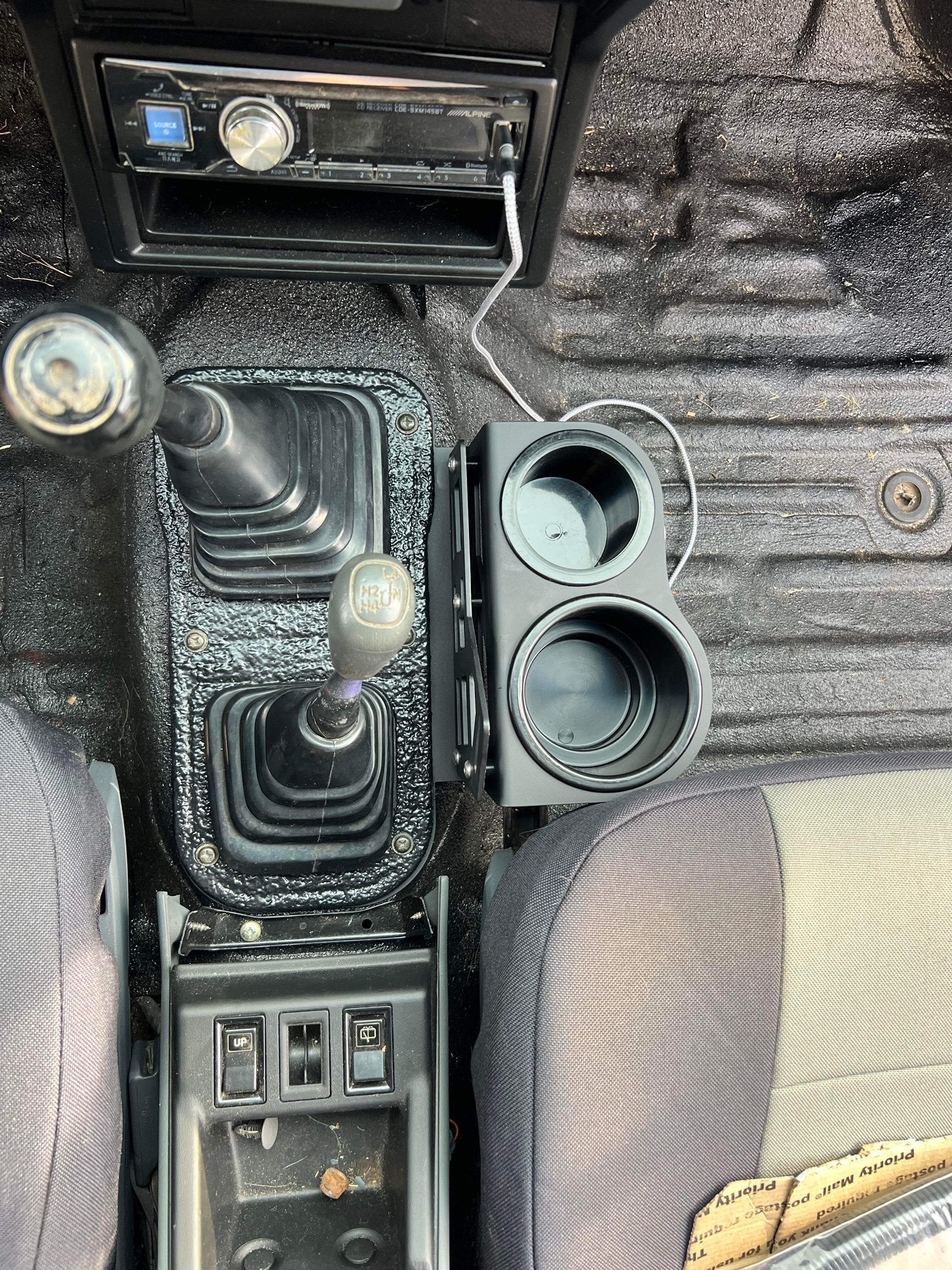 Toyota Pickup Shifter Mounted Cup Holders - Image 15