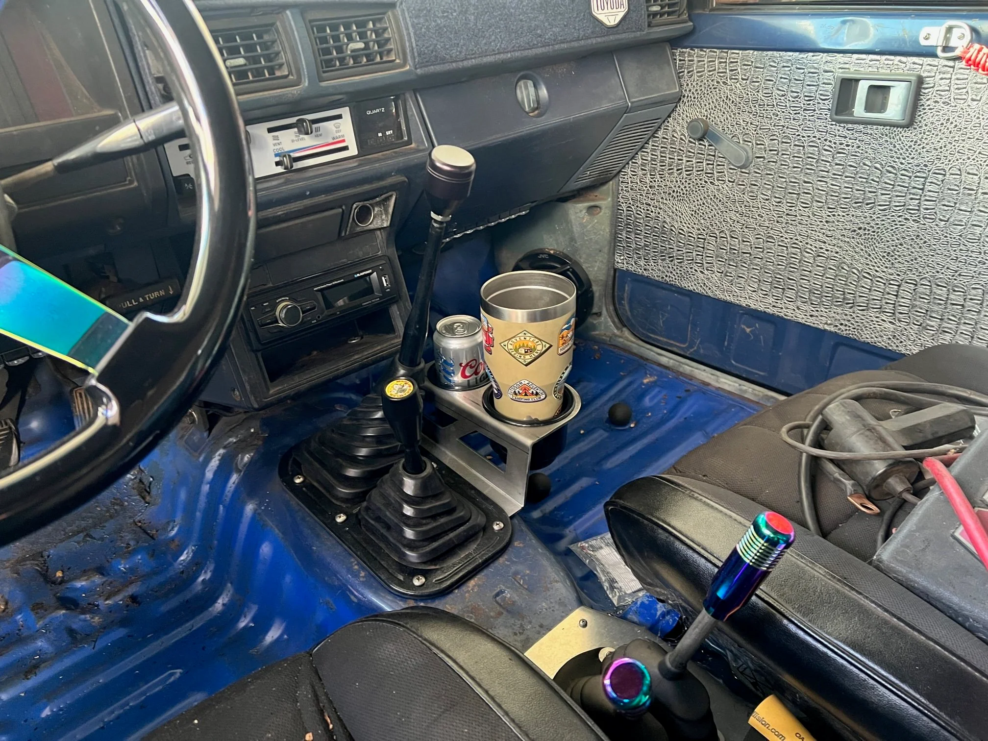 Toyota Pickup Shifter Mounted Cup Holders - Image 3