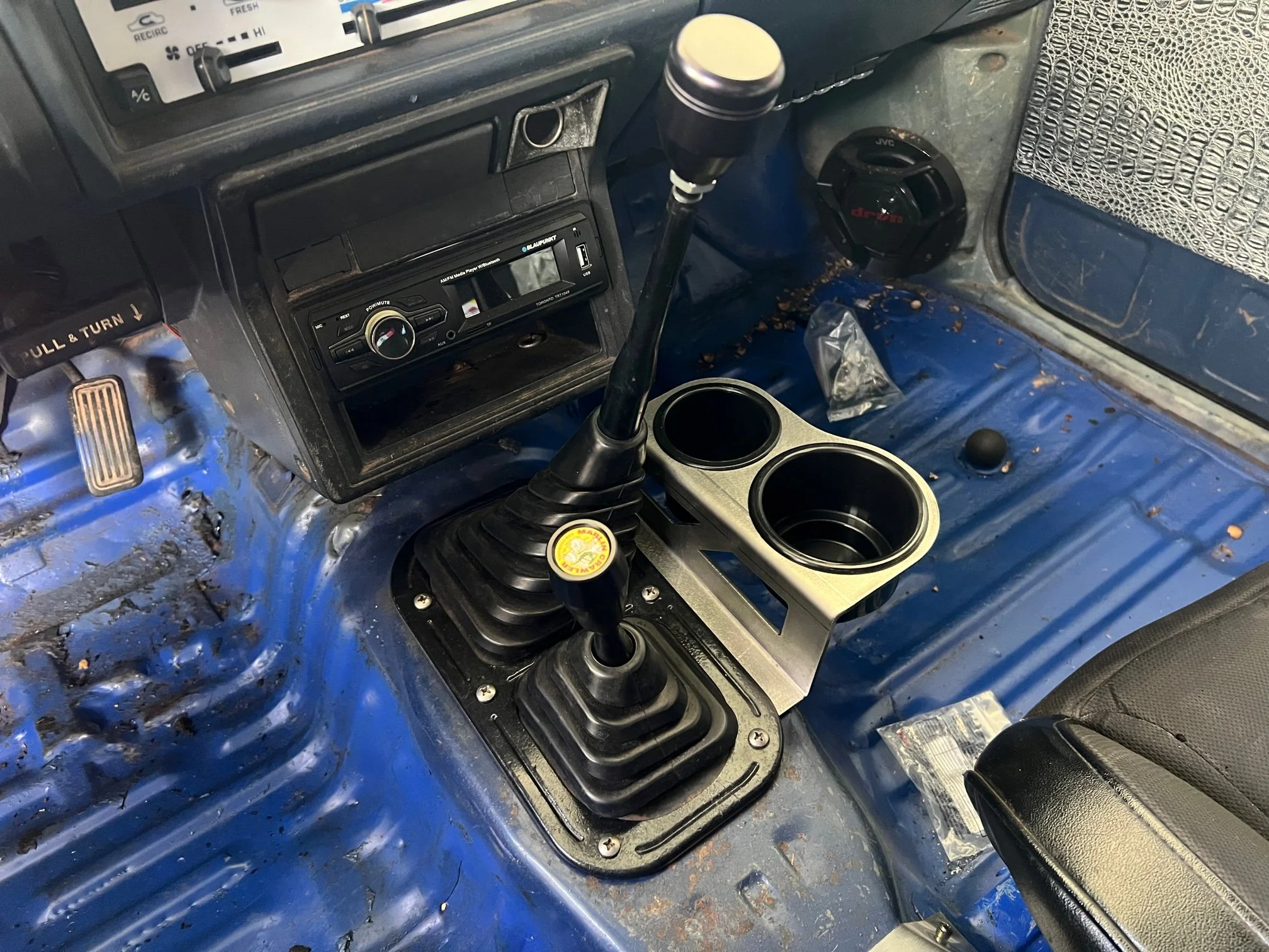 Toyota Pickup Shifter Mounted Cup Holders - Image 6