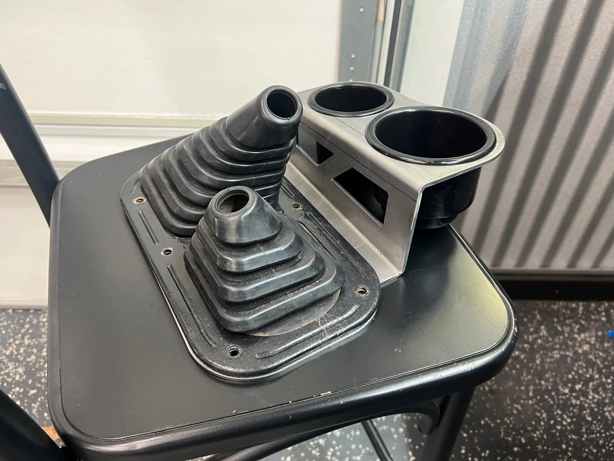 Toyota Pickup Shifter Mounted Cup Holders - Image 8