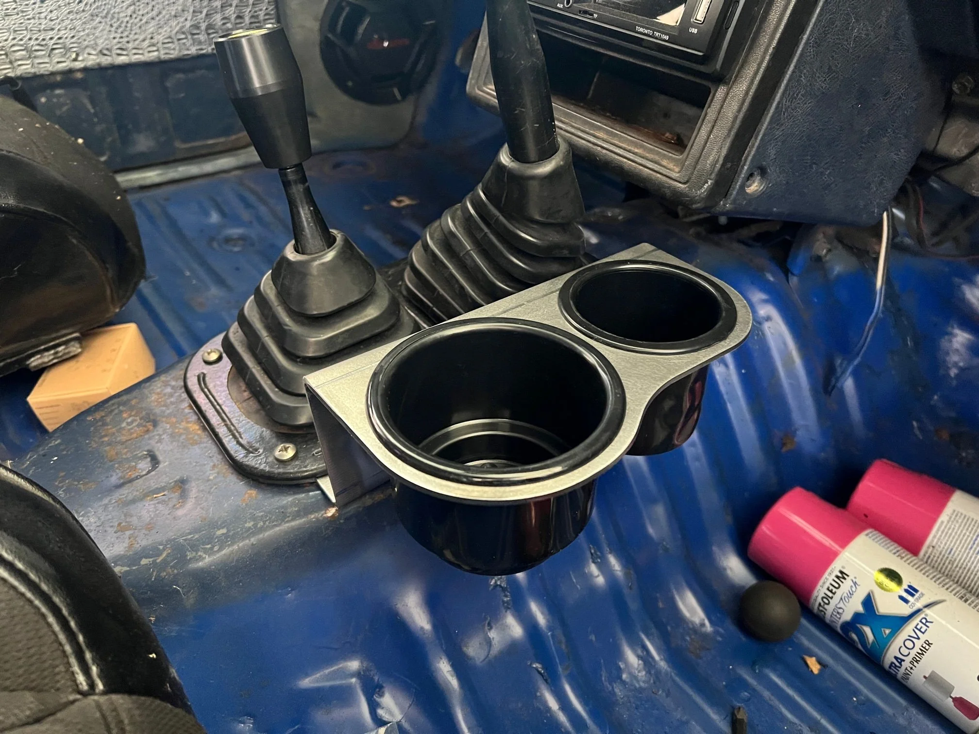 Toyota Pickup Shifter Mounted Cup Holders - Image 9